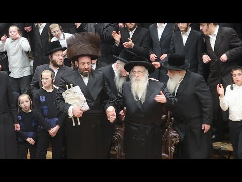 הכנס”ת לביהמ”ד צאנז קלויזענבורג | Hachnusas Sefer Torah to Tzanz Kloisenberg in Boro Park