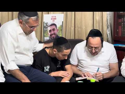 Lipa Schmeltzer Writing a Song for a Frum Father Whose Son is Kidnapped in Gaza | כותב שיר לאבא, שהבן מהחטופים בעזה