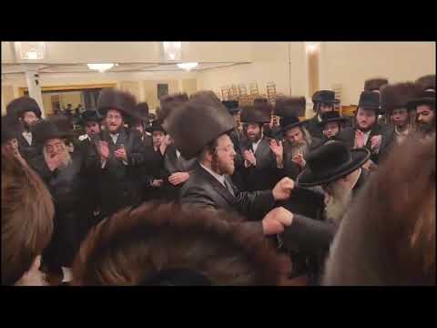 Satmar Rebbe R’ Zalman Leib Dances at the Wedding of his Hoiz Bucher (Personal Attendant) for 2.5 Years